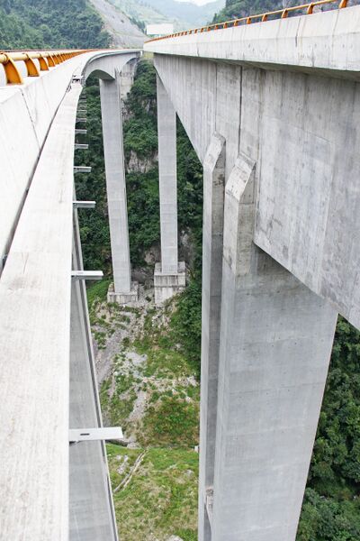 File:MayangouPiers&Cliff.jpg