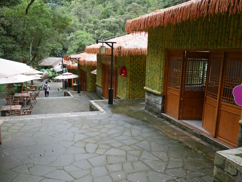 File:Shiniushan GlassShopWalk.JPG