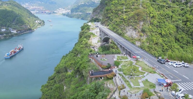 File:Tianzhushan FootbridgeDroneRoad.jpg