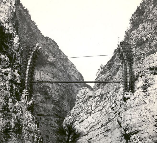 File:ColomberArchConst.jpg