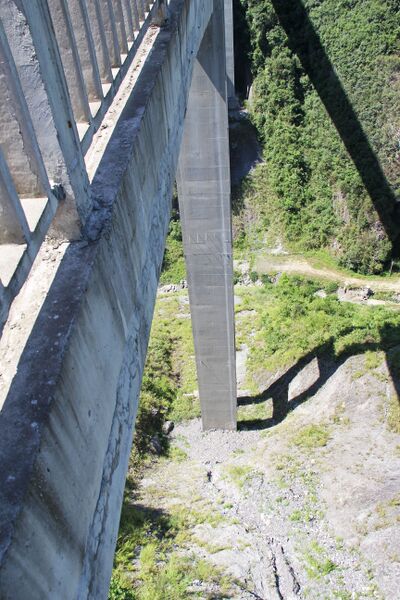 File:GouearxiaValley&Pier.jpg
