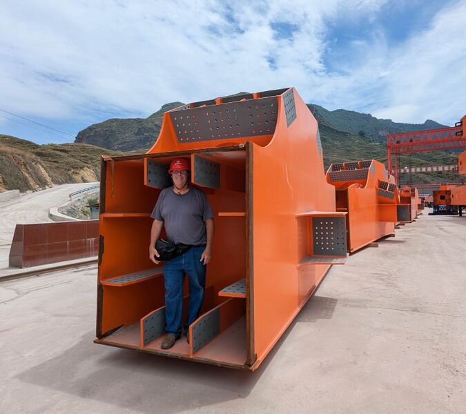 File:Guniuhe OrangeTrussEric.jpg