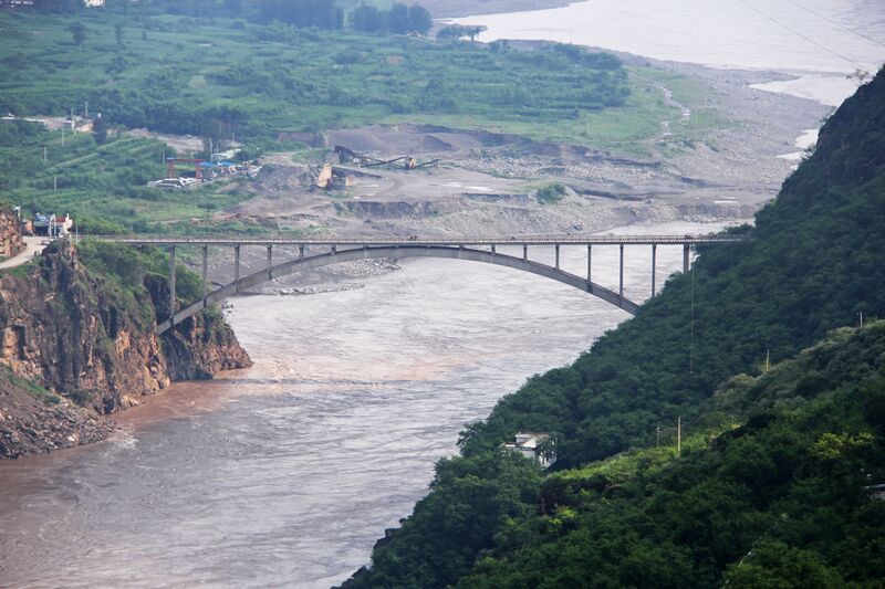 File:JinshajiangBridgeHulukouArchLonglensView.jpg