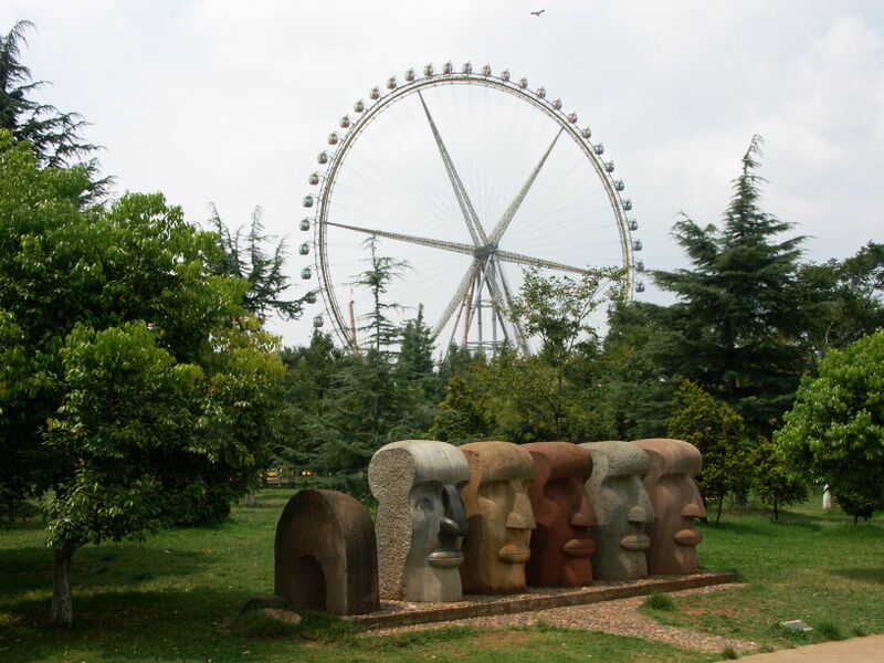 File:KunmingDaquanParkFerrisWheel2.jpg