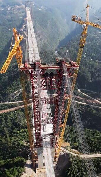 File:ShuangbaoDeckDroneHighlineYellow.jpg