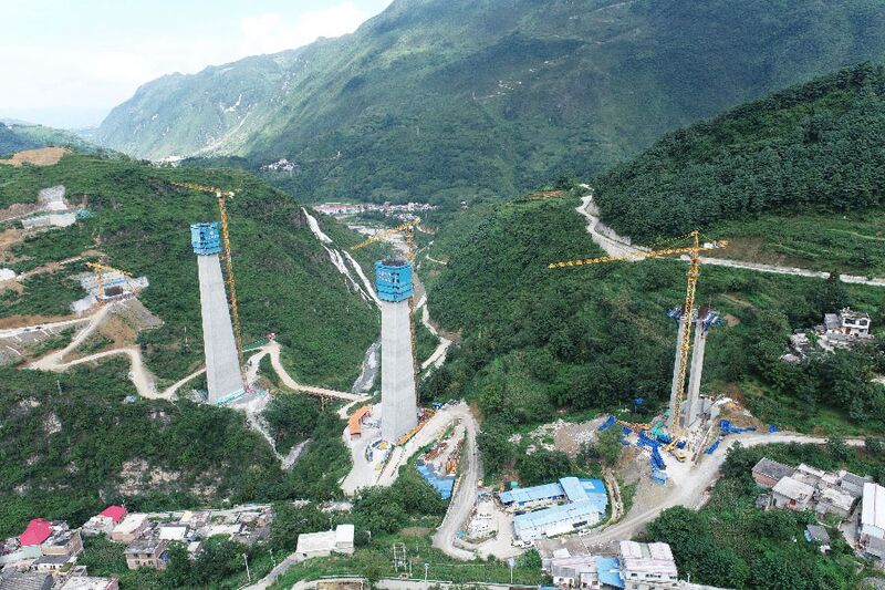 File:Xiaolongtan Railway Piers FarView.jpg