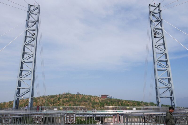 File:YunmengshanPlatformTwoTowers.JPG