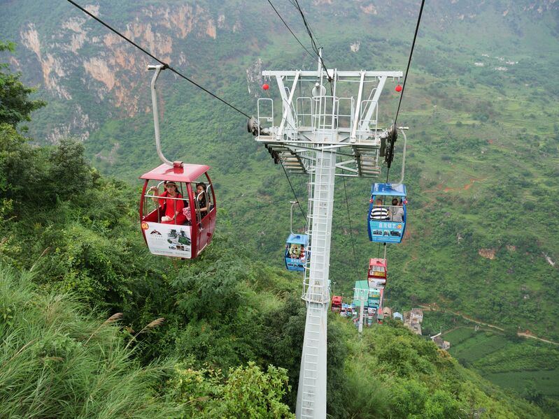 File:Nizhuhe YunduanRopewayTower.JPG