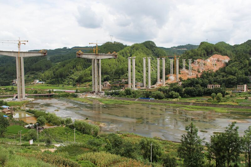 File:WuyangheSanshiValleyBeamsWide.JPG