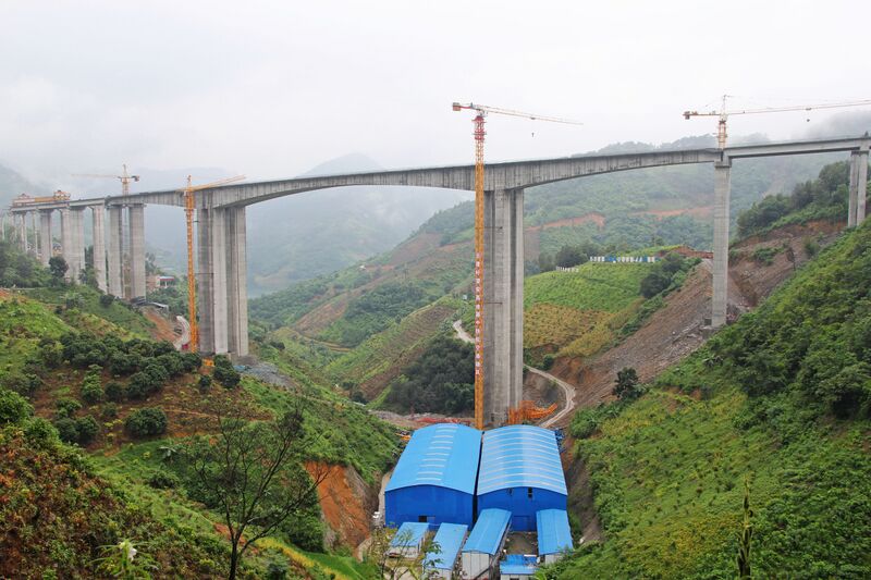 File:Youmai-2BridgeBlueRoof.jpg