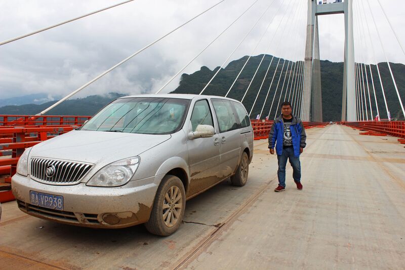 File:215BeipanjiangDugeBuickDriverByBenUsagani copy.jpg