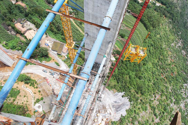 File:BeipanjiangDugeTower&SlopeDown.jpg