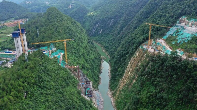 File:Dahe Bridge LixianStart.jpg