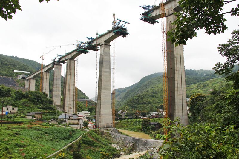File:GuanyinqiaoRailway97mtrHigh.jpg