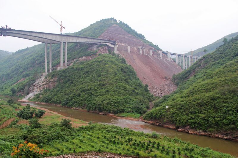File:Gulinhe-1BridgeApproaches.jpg