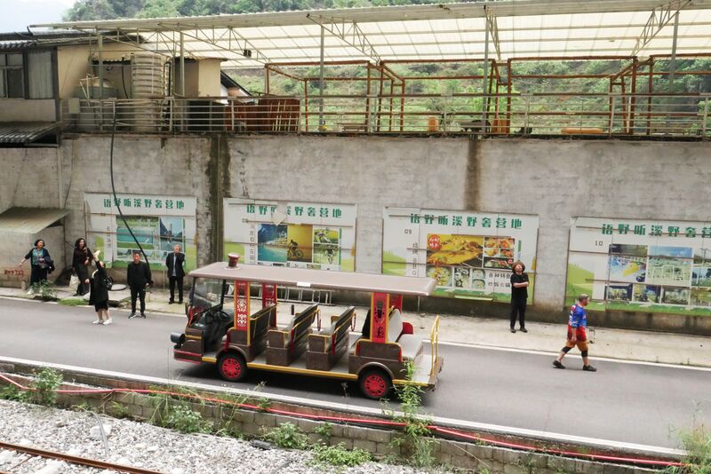 File:NizhuheTrainGravelArea.JPG
