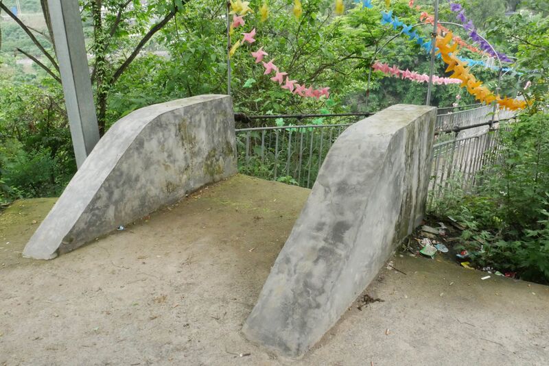 File:Tongzi FootbridgeEndAnchor.JPG