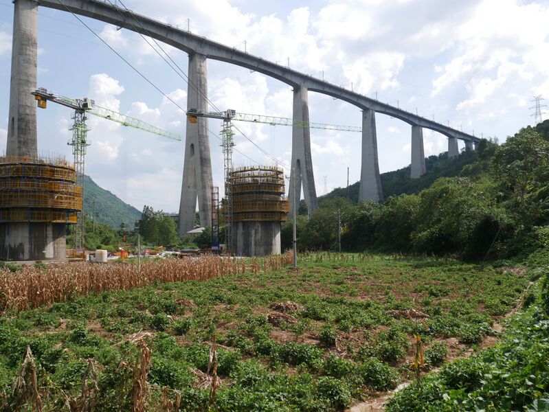 File:Xinqiao Railway Bridge YuwanFoundation15.JPG