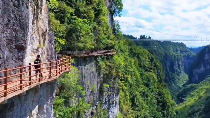 File:YangshanheCliffwalks.jpg