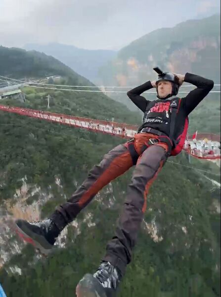 File:NizhuheJumperRelaxing.jpg