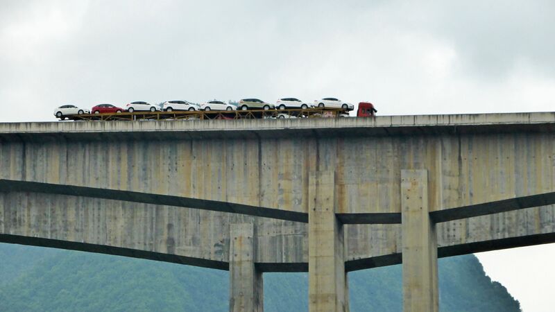 File:18ShuanghekouCarCarrierbyFilmer.jpg