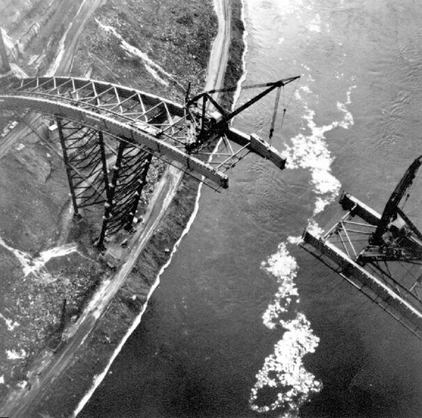 File:4LewistonNiagaraLib.jpg