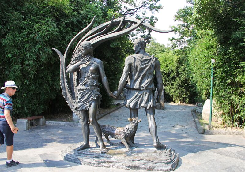 File:923WuhanYangtzeRailwaySculpture5 copy.JPG