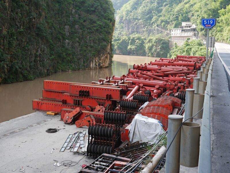 File:BaishuijiangPlatformPieces.JPG
