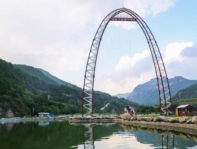 File:Yunqiushan GlassSwingLake.jpg