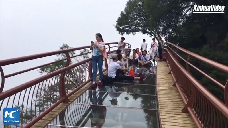 File:Shaohua Mountain Glasswalk Group.jpg