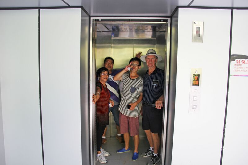 File:397MalingheParkElevatorGroup.jpg