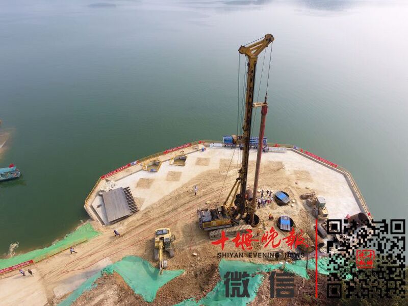 File:DanjiangkouDamConstPier.jpeg