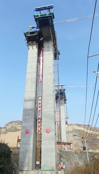 File:Sizhihe Bridge pier.jpg