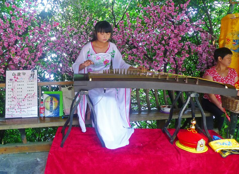 File:119TianmenMusicGirlbyBruceLee.jpg