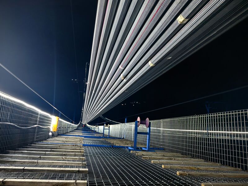 File:HuajiangNightCables6.jpg