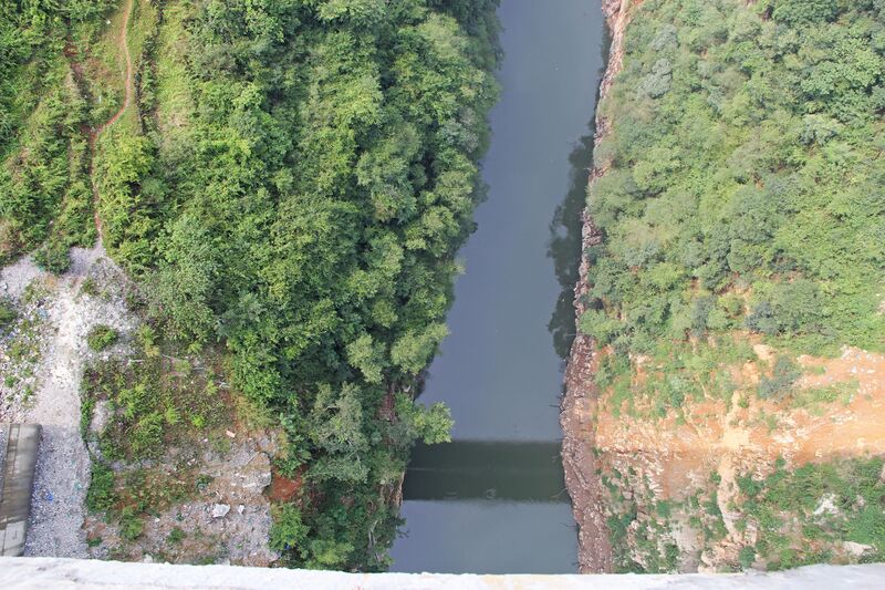 File:LuojiaoheBeamRiverDrop.jpg