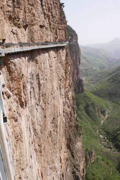 File:Tianjishan CliffwalkLonglens.JPG