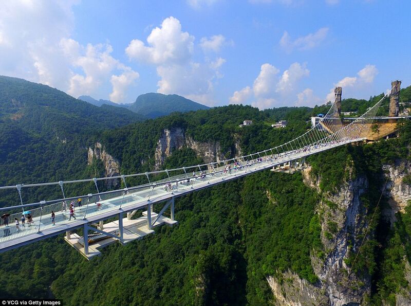 File:ZhangjiajieGlassOpen.jpg