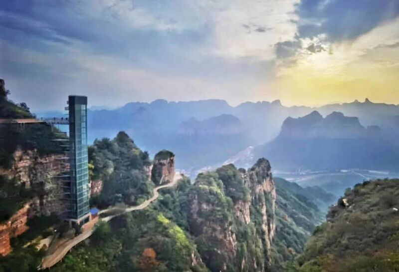 File:Zhongtian Gate elevatorClouds.jpg