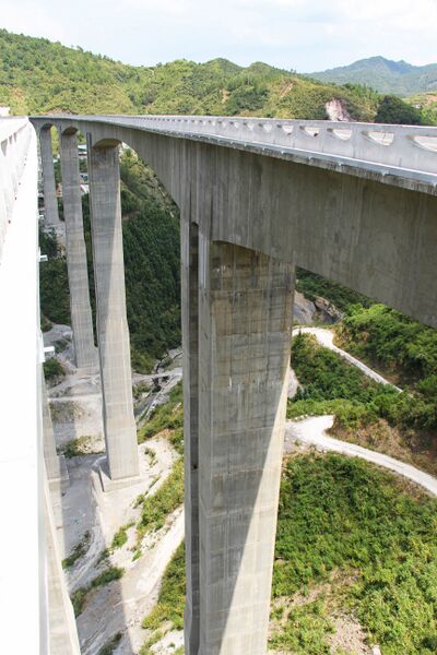 File:85QingpingPiers&Slope.jpg