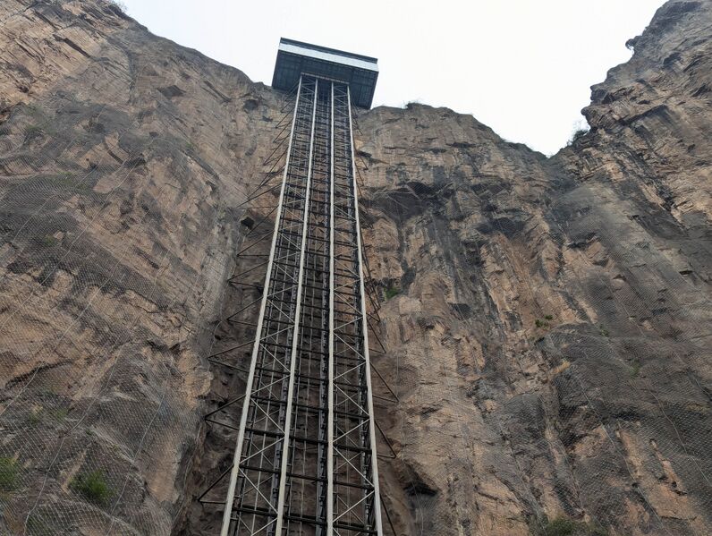 File:BaizhangElevatorBaquanxia41.jpg