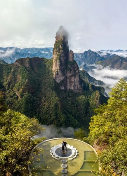 File:Buddha'sGraceOnTheLotusDrone.jpg