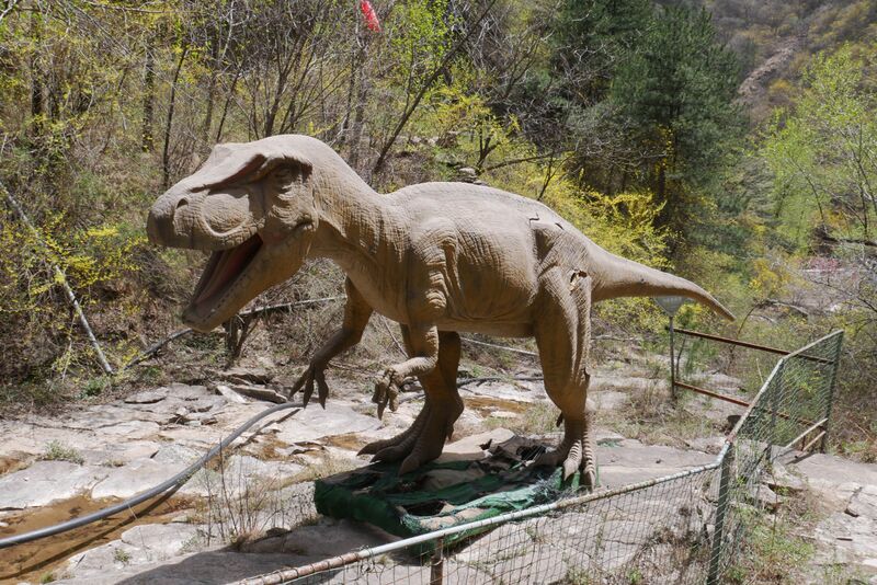 File:TianjishanFootbridgeTRex2.JPG