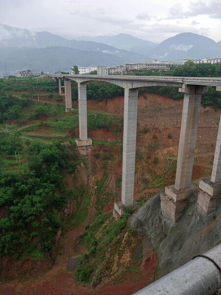 File:Xiaotianba95mBeamPiers.JPG