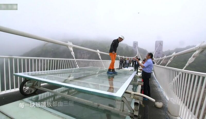 File:ZhangjiajieGlassPlatformRoller.jpg