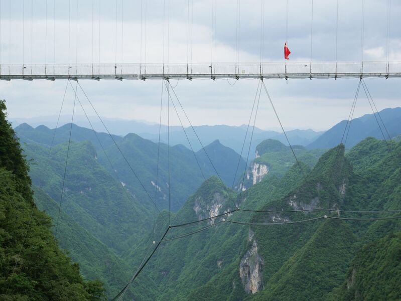 File:Yundingfeidu Glass Footbridge30.JPG