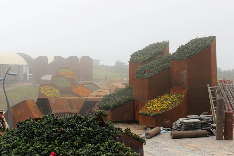 File:227BeipanjiangDugeHotelMonumentByBenUsagani copy.jpg