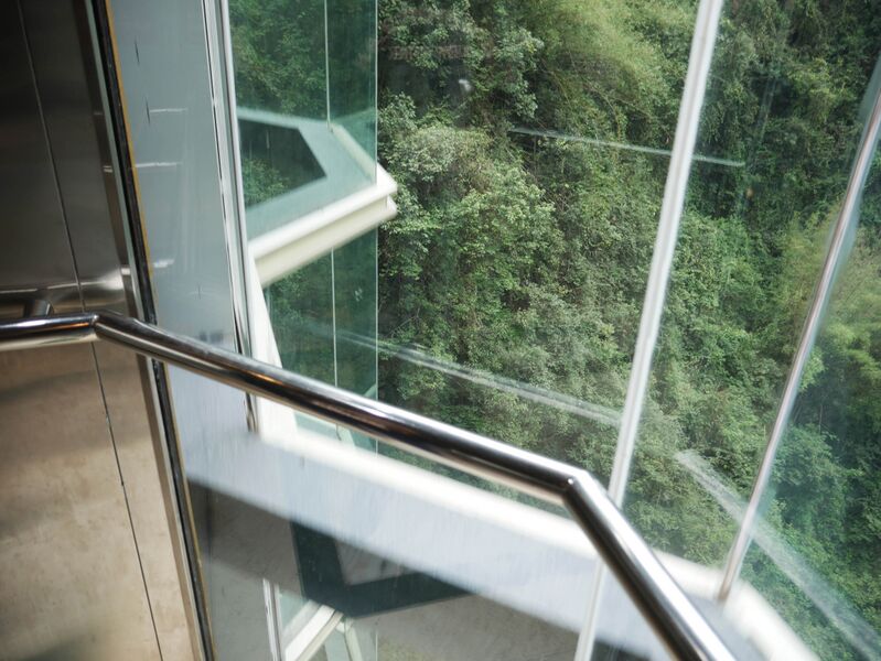 File:AyiheElevatorWindows.JPG