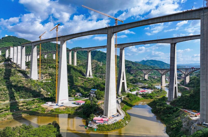 File:CaijiagouNewRailwayView.jpg