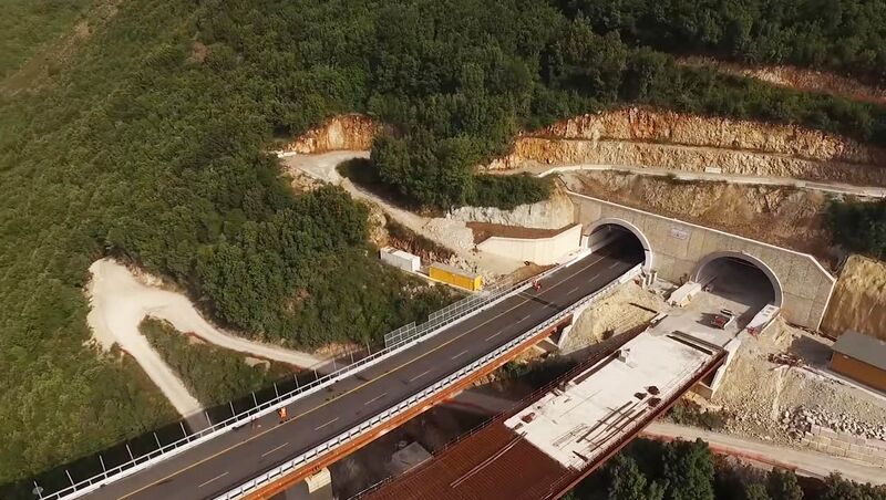 File:ItaliaNewTunnel.jpg